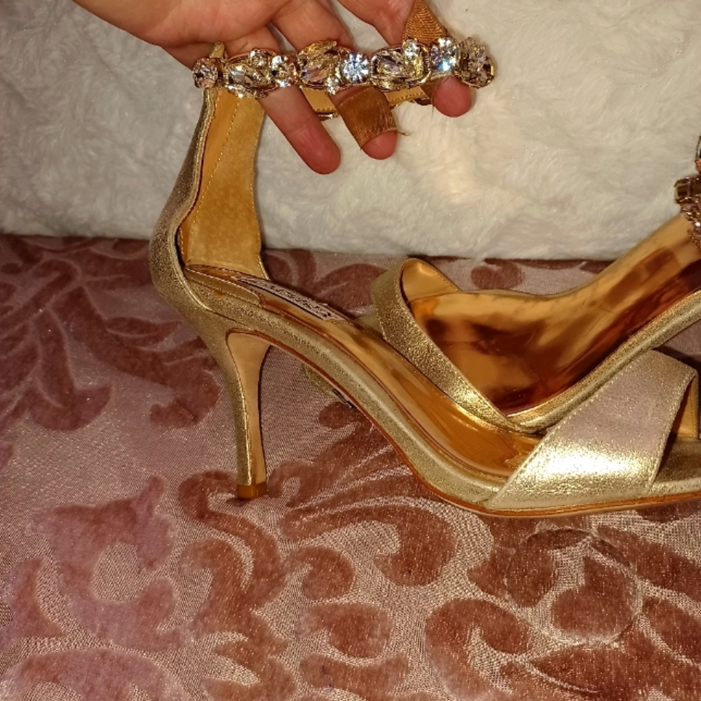 Badgley Mischka Golden Sandels size 7.5